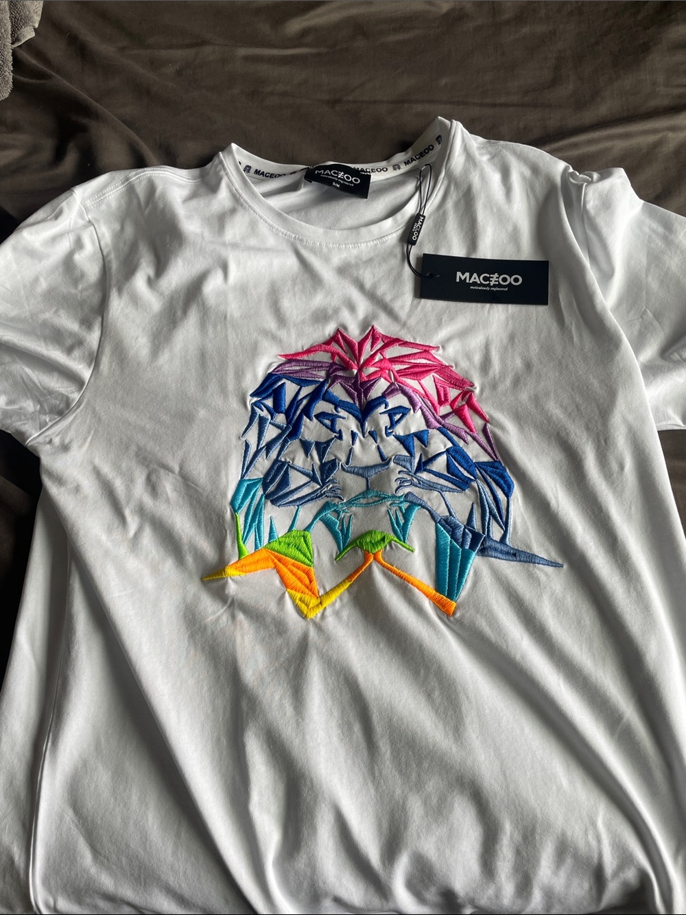 MACEOO White Tee with Pink Embroidered lion